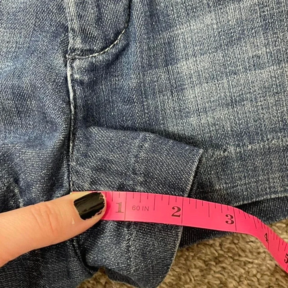 lowrise American Eagle dark wash mini shorts with cute pocket detailing - Picture 8 of 8